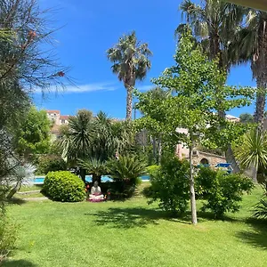 https://lou-mazet.fr-provencehotel.com