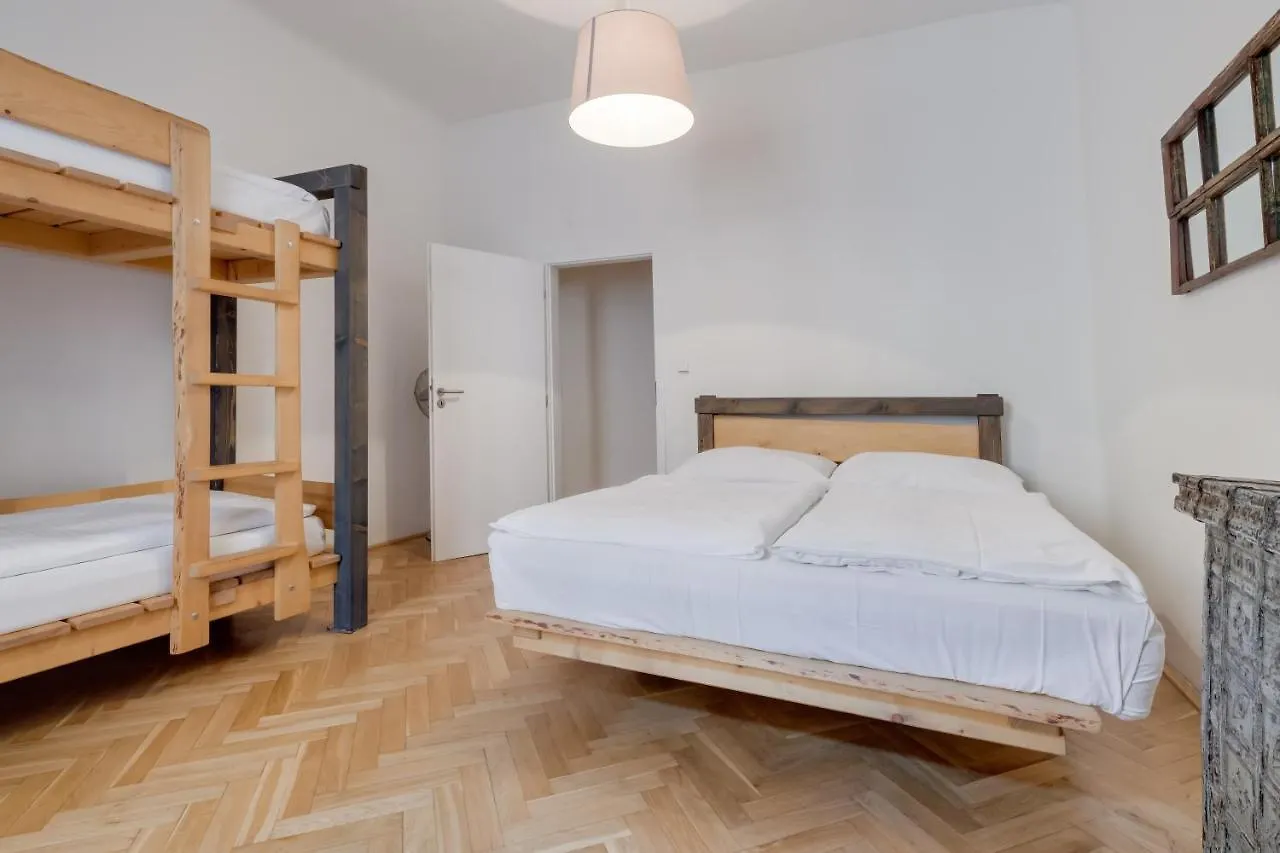 פראג Curiosity Apartments