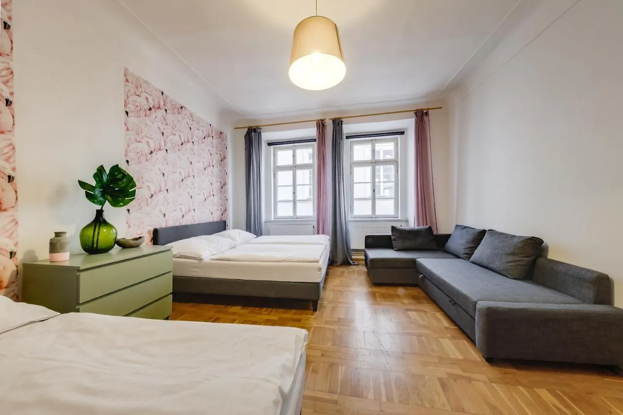 פראג Curiosity Apartments