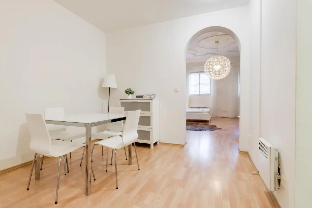 פראג Curiosity Apartments צ'כיה