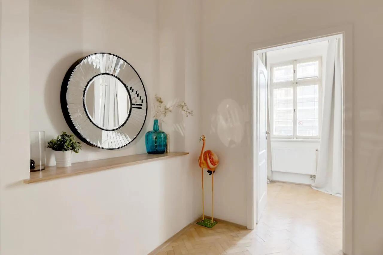 פראג Curiosity Apartments