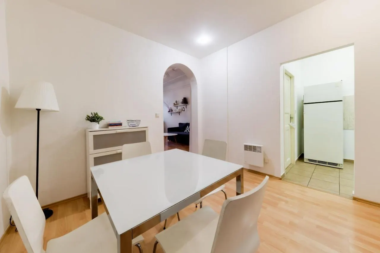 פראג Curiosity Apartments 0*,