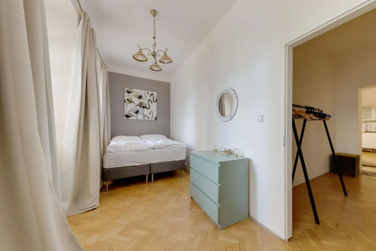 פראג Curiosity Apartments