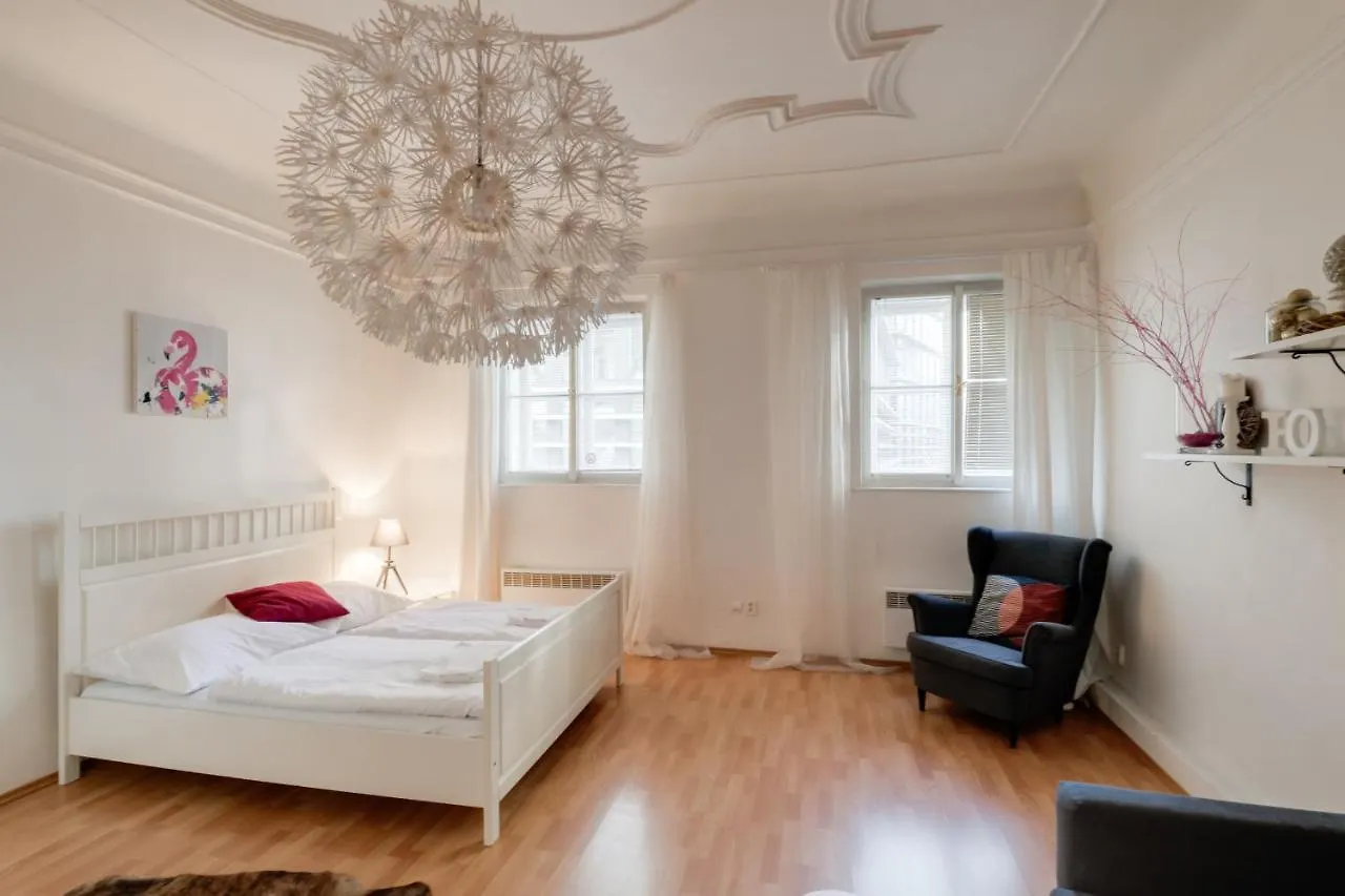 פראג Curiosity Apartments 0*,