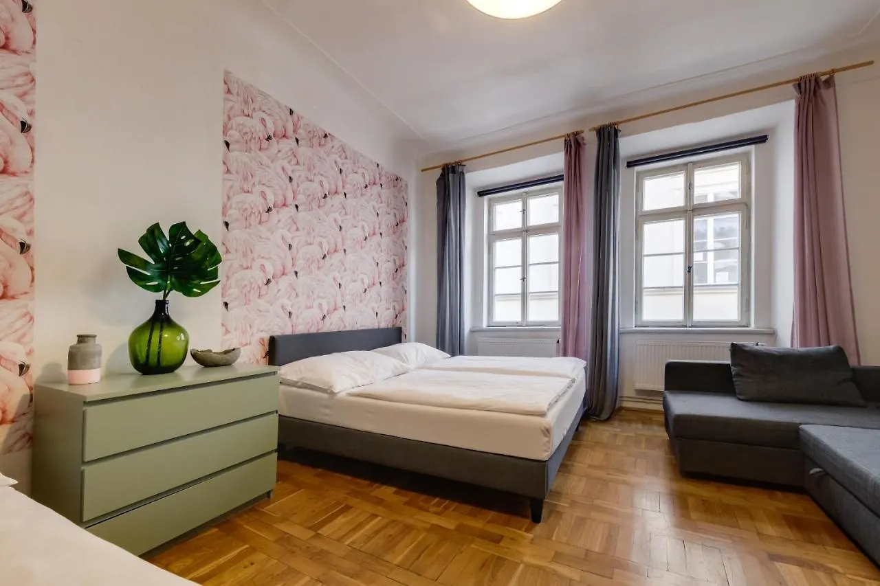 פראג Curiosity Apartments