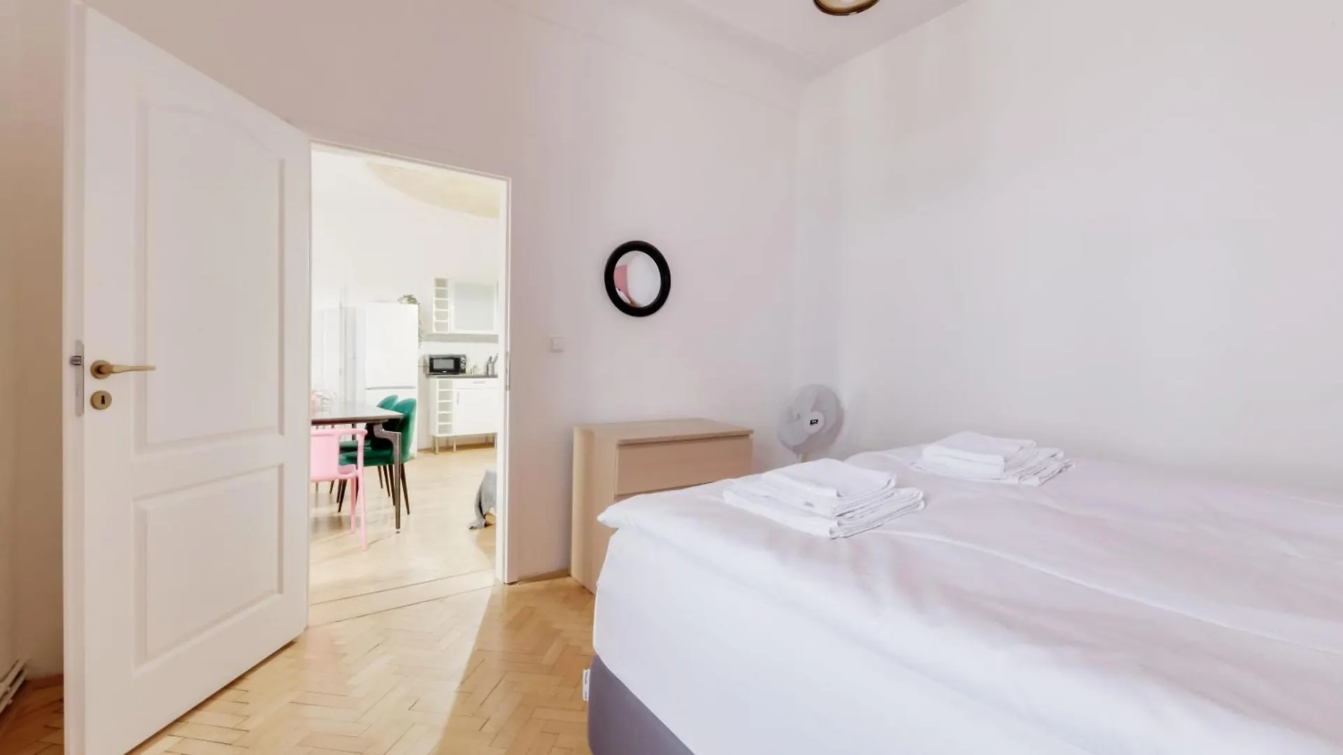 פראג Curiosity Apartments